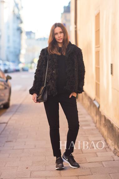 rвա_ķ˹ (Caroline Blomst)