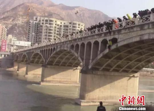 <a href=http://www.jitongbianyaqi.com/news/ target=_blank class=infotextkey>C</a>һ񾯞pŮ ξ